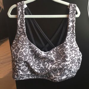Lululemon women’s Free to be Bra size 8